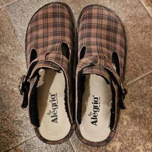 Algeria nurses shoes. Size 39. Great condition